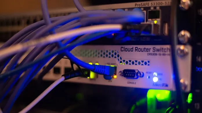 Cables de red y equipamiento de conectividad